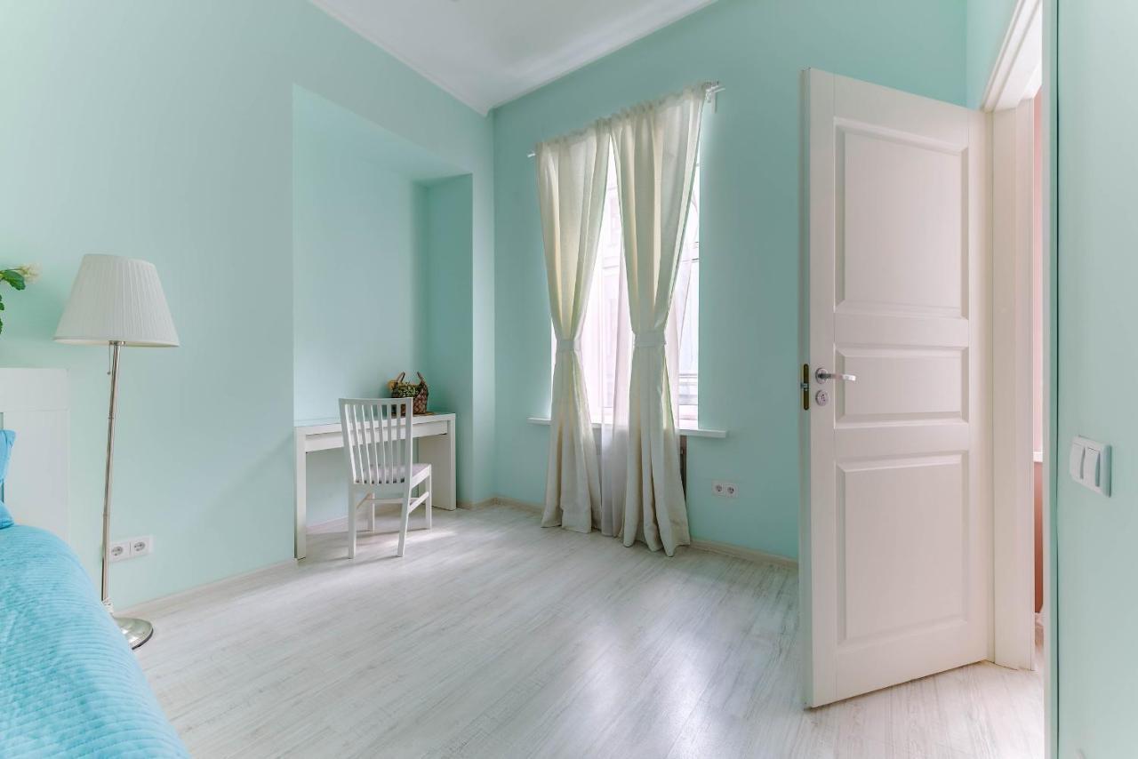 Apartamenty Vozle Ermitaja Sint-Petersburg Buitenkant foto